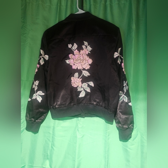 3x1 NWT Black Bomber Jacket with Pink Floral Embroidery Medium 20 PTP - Picture 2 of 5